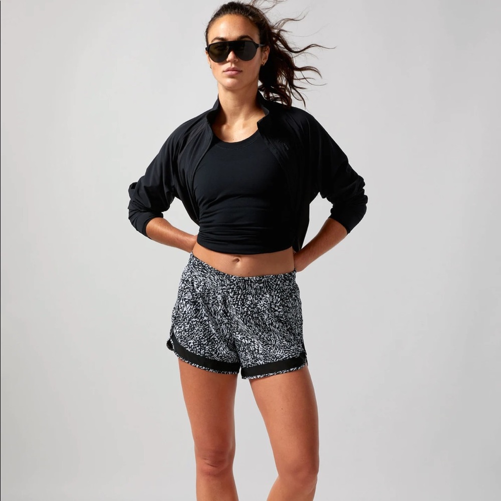 ATHLETA MOMENTUM SEAMLESS TANK IN BLACK NWT - Picture 5 of 6